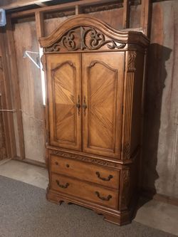 Tiger wood Armoire