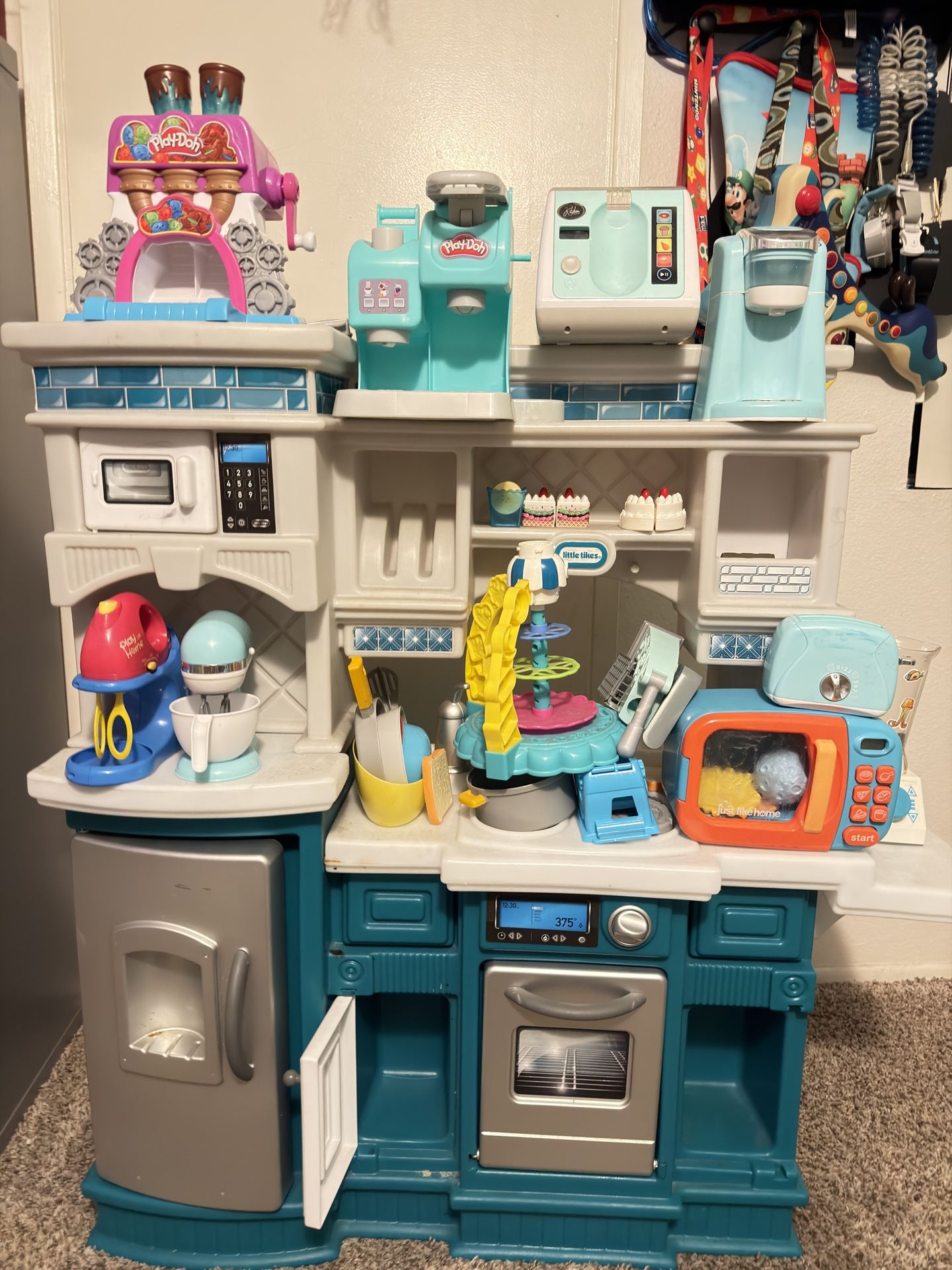 Little Kitchen !! 