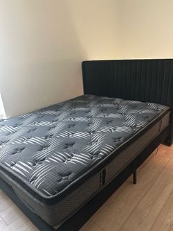 Queen size bed + bed frame