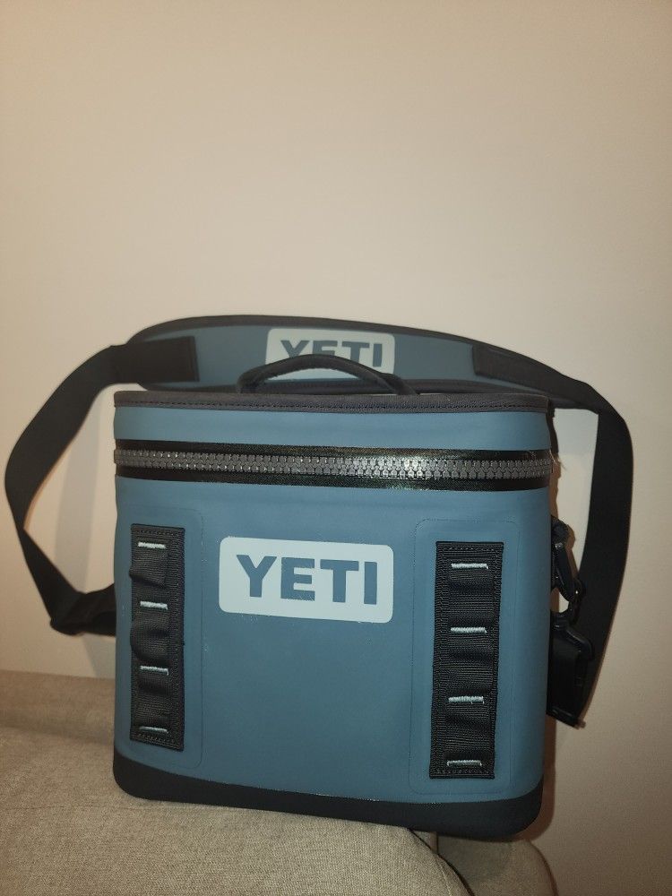 Yeti Hopper Flip 8 Soft Cooler - Nordic Blue