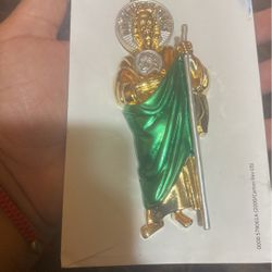 Nice Gorgeous Gold Tone Pendant 