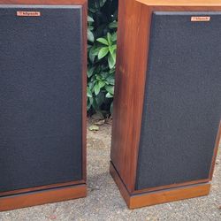 Klipsch Forte Speaker Pair With Factory Risers. Pick Up Only 