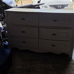 Dresser With Mirror