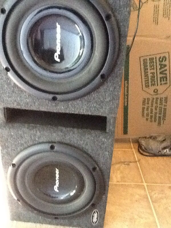 XSCORPION DUEL SUB BOX WITH 2 pioneer 10inch subs with a BOSS CHAOS AMP ON BACK BOX