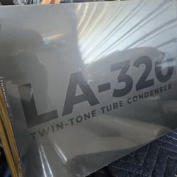 Luaten Audio LA-320 Tube Condensor Microphone