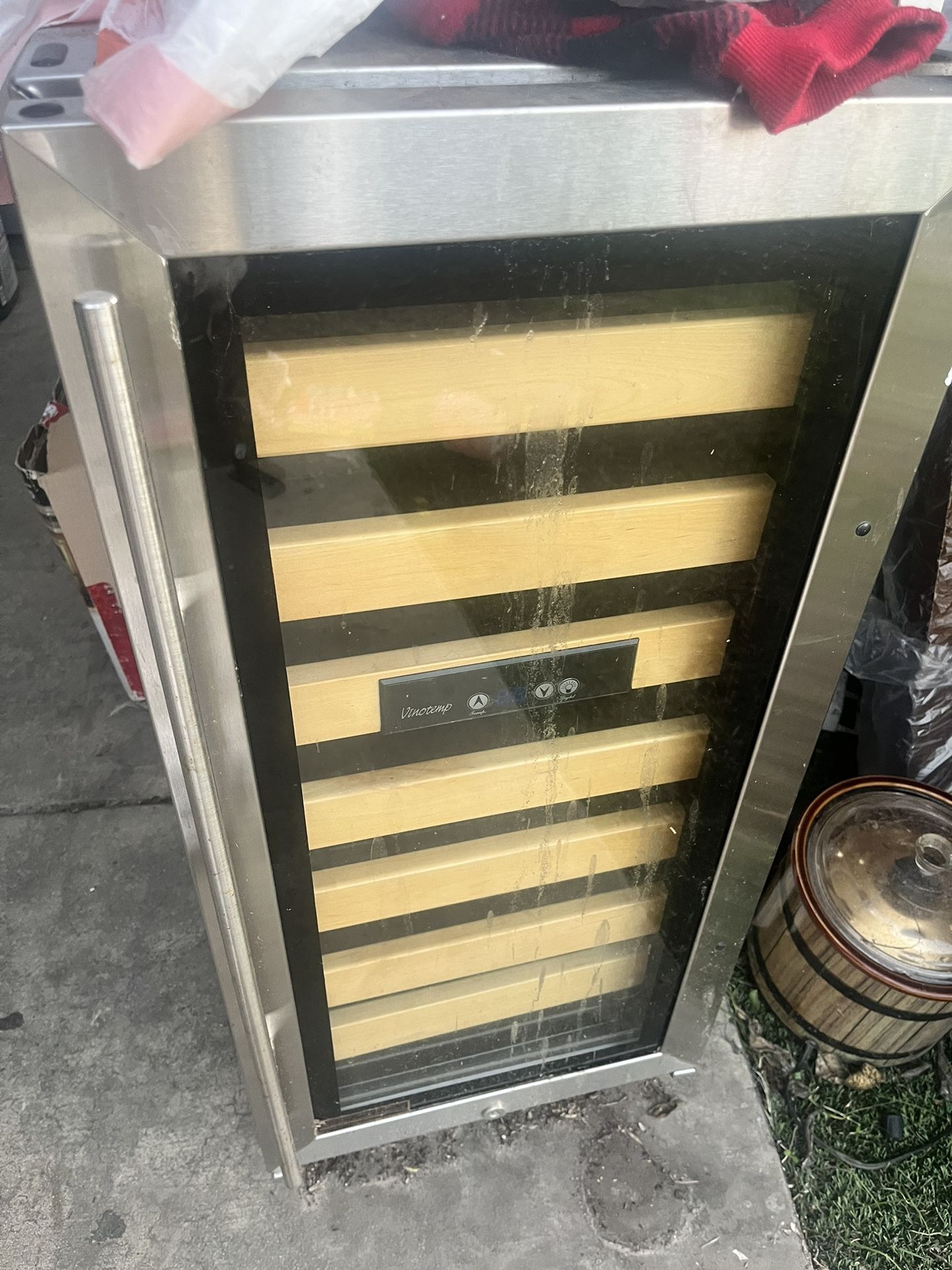 wine cooler / mini fridge