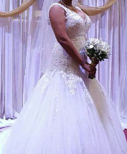 Gorgeous Ivory Size 10/12 Wed Dress