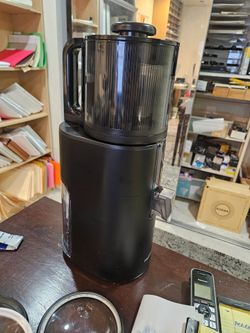 Hurom H400 Juicer