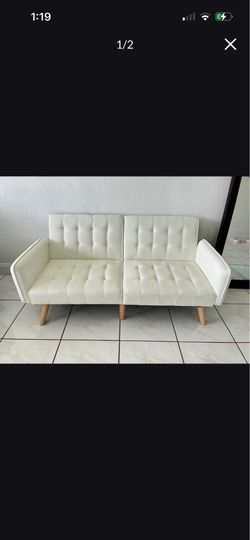 WHITE COUCH WITH USB PORT ON SIDE