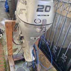 Honda 20 HP Outboard 4 Stroke
