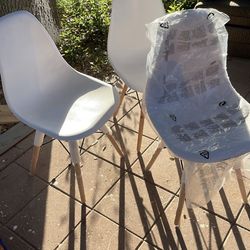 (New) Set Of 4 Modern White Chairs Wooden Legs
