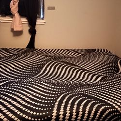 Queen Posturepedic Plus Hybrid Adjustable Bed 