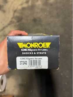 Monroe OESpectrum Rear Shock Absorbers 37242 – New in Box (Set of 2)