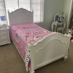 Twin Bed Set With Trundle