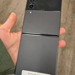 Samsung Galaxy ZFlip 4 