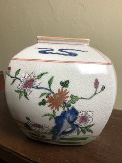Vintage Hong Horizons Asian Vase