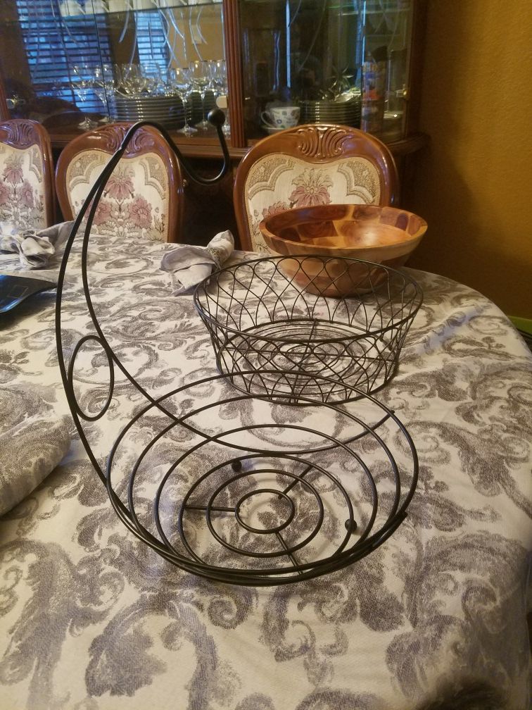 Fruit baskets and wood salad bowl 12 each