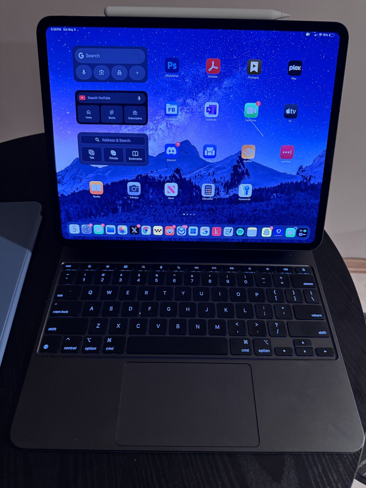iPad Pro M4 12.9” Cellular Pencil/Magic Keyboard/Folio case included