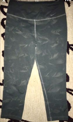 Y women's size small Nike marbled cropped yoga pants