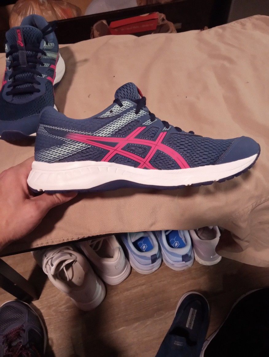 New Asics 9.5