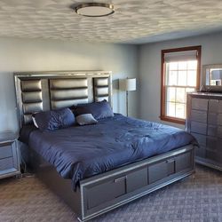 Twenty Nine King Bedroom Set