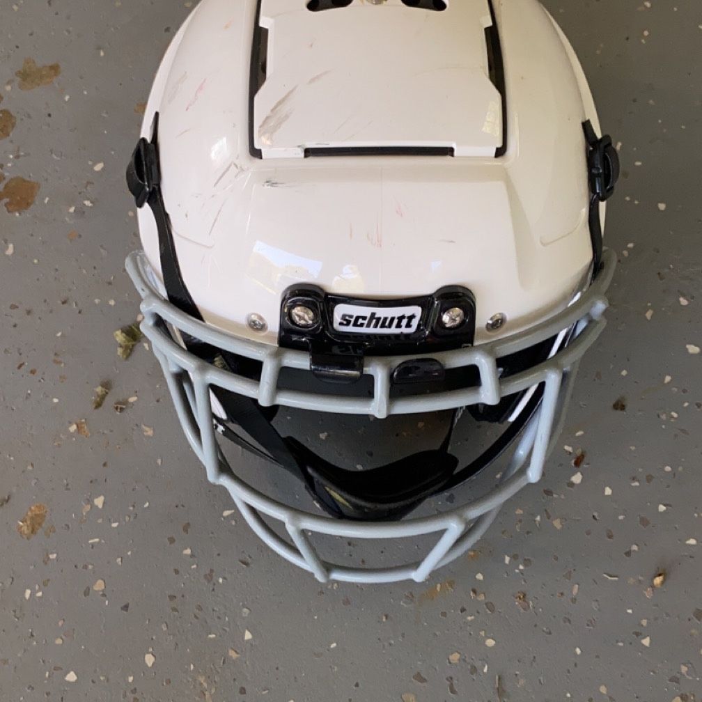 Schutt F7 Football Helmet for Sale in Atlanta, GA - OfferUp