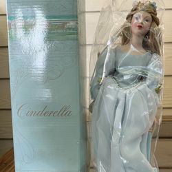 Vintage Avon Fairytale Doll Collection “Cinderella “ Porcelain Doll New In Box 