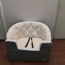 Booster seat for dogs in car