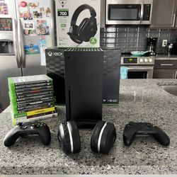 Series X - 2 Controllers - 13 Games - Headphones