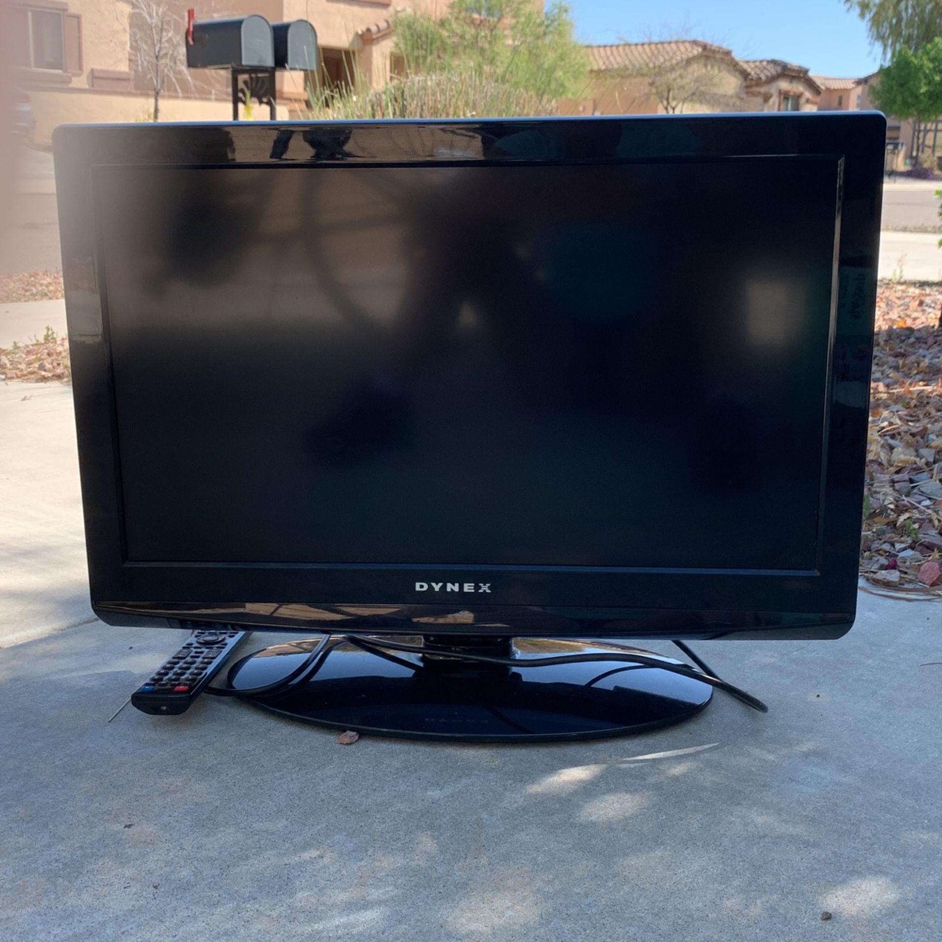 Dynex 26 Inch DVD/tv With Remote
