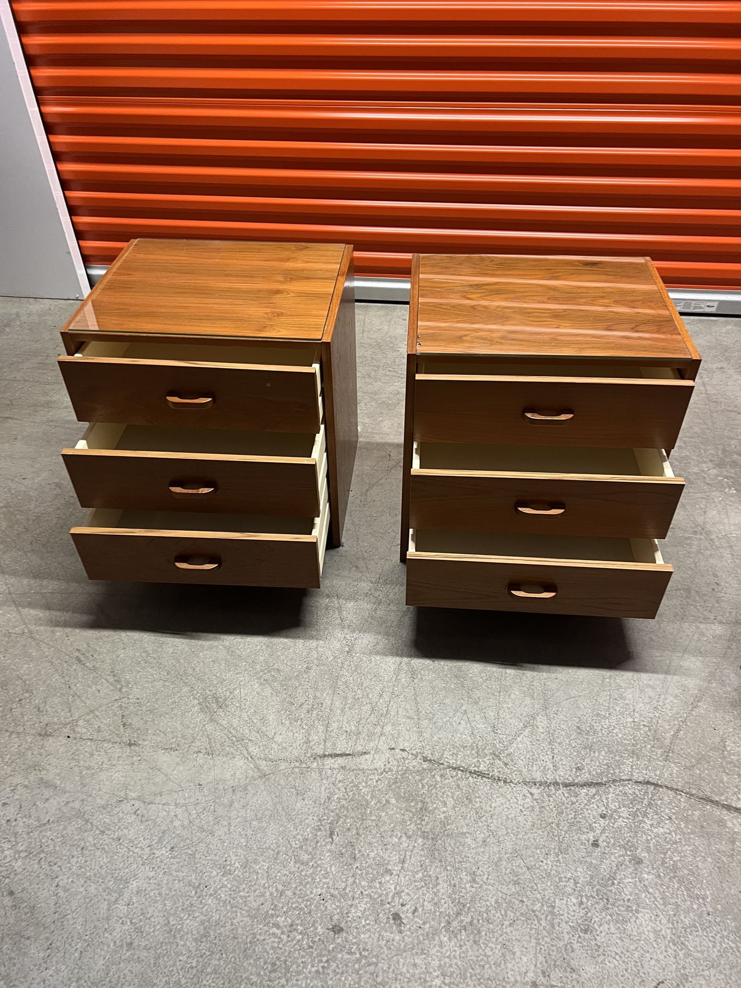 Two Glad Top. Nightstands