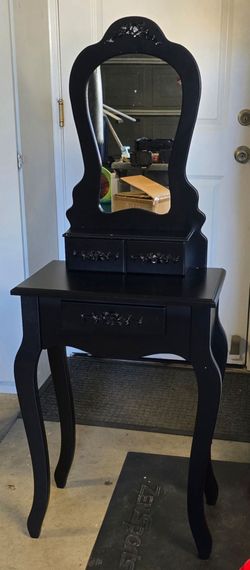 Small vanity no chair