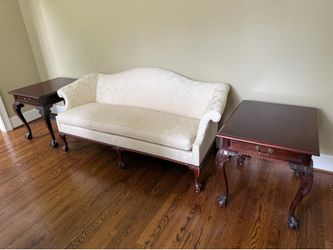 Beautiful white sofa, high-quality 20th-century Chippendale Revival 70 inches