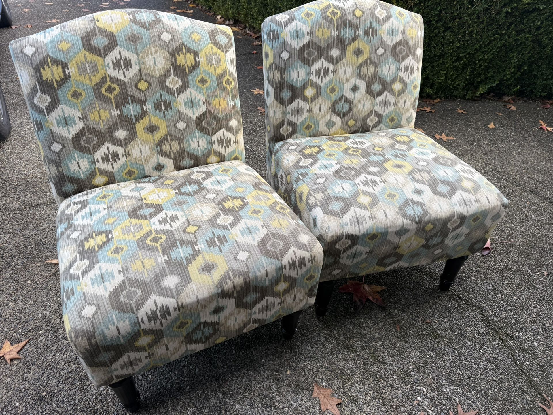 2 Like New Matching Accent Chairs Armless Super Comfortable