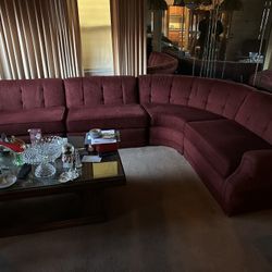 Large Curved Sectional Sofa – Comfortable & Well-Built