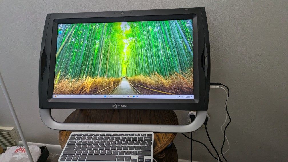 ZSpace AIO computer Intel i3-7300, 16GB RAM, 256GB SSD, 2GB GPU Radeon Pro WX 3100