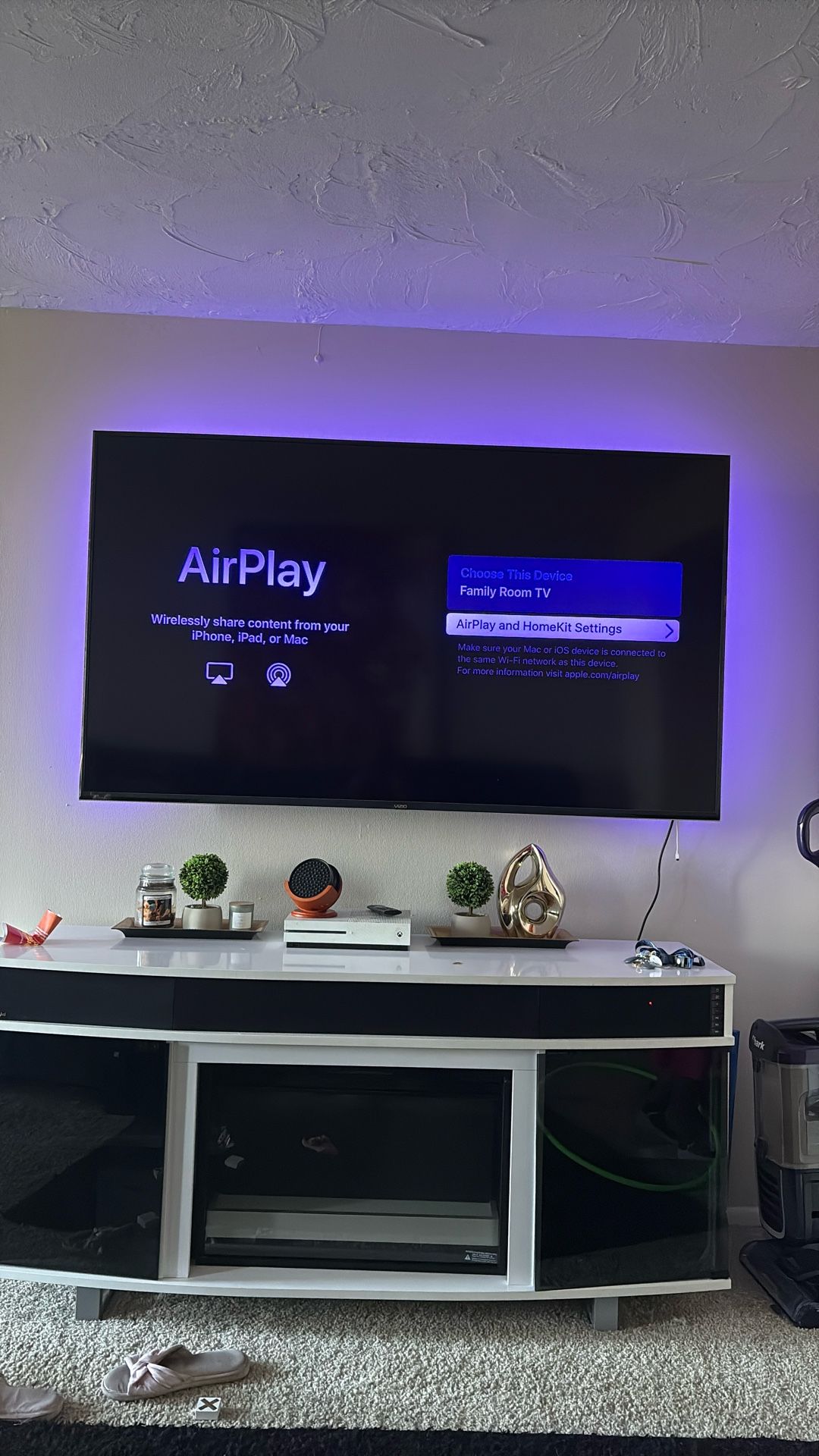 72 Inch Tv ( VIZIO )
