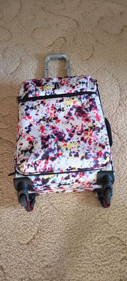 IT  22x11x9.  4 wheel carrying on Luggage