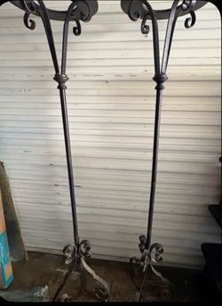 Iron plant holder