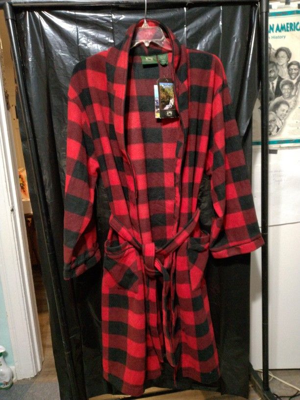 Men's Still Waters Supply CO. Bathrobe. Size L.