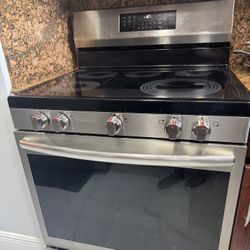 30in Frigidaire Electric Glass Top Stove Oven 