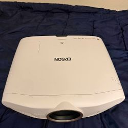 Epson 5040ube with Epson wireless HDMI Bridge.