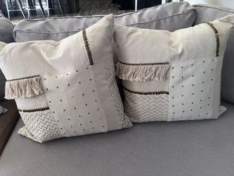 Throw pillows 