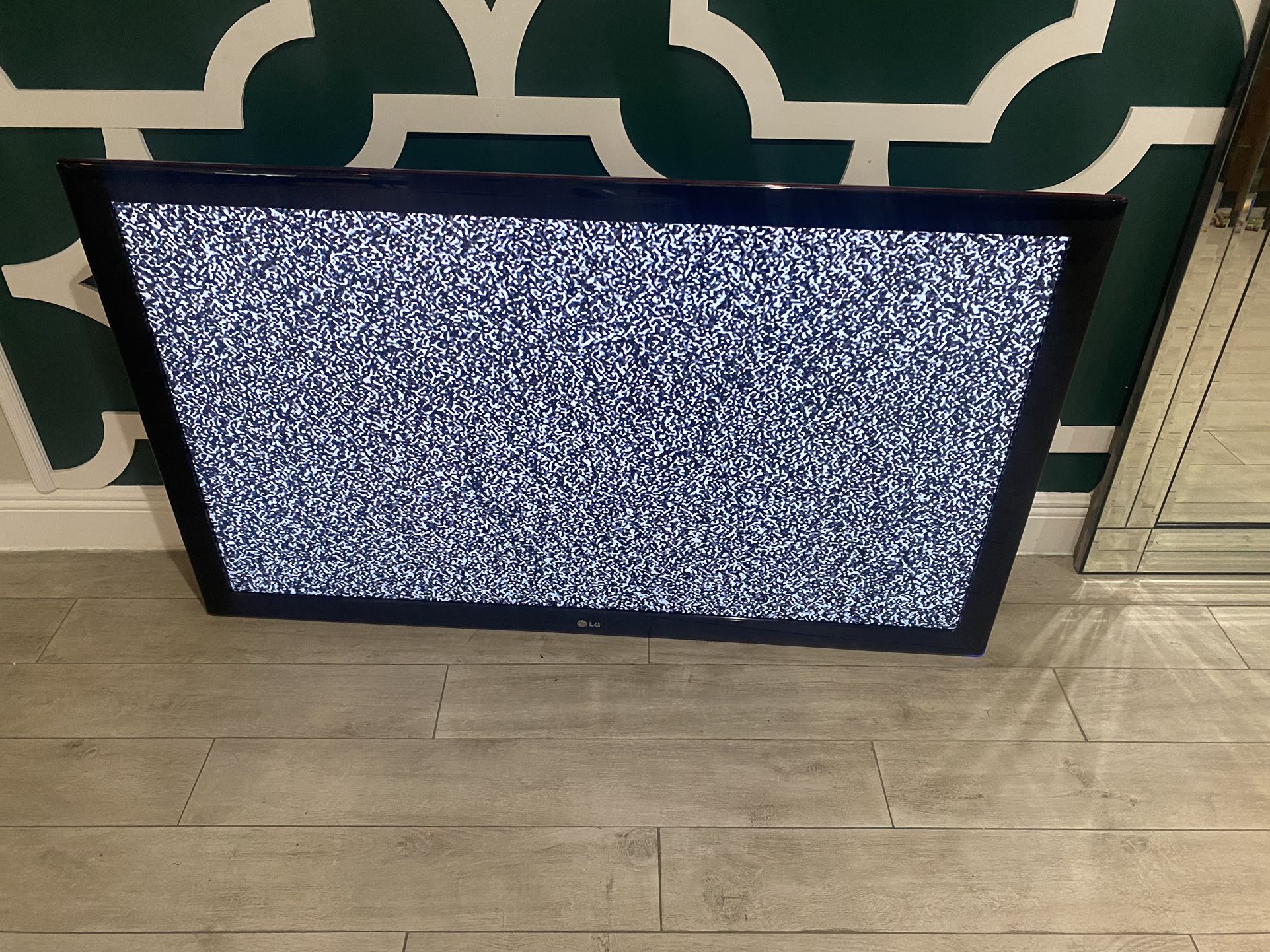 LG TV 55” Model 55LK520-UA 1080 LCD Used ** No Stand**