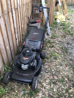Craftsman lawnmower honda automatic GCV160 for Sale in Miami