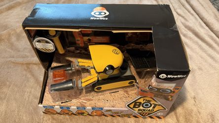 WowWee The BOT Squad Grip Robot