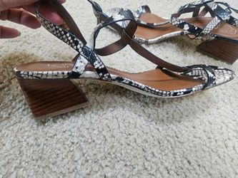Women's shoes