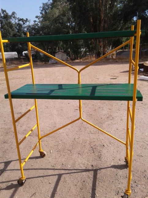 metal 7 foot scafal