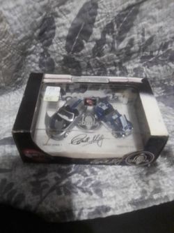 2003 Hot Wheels 100% cobra 2 car set