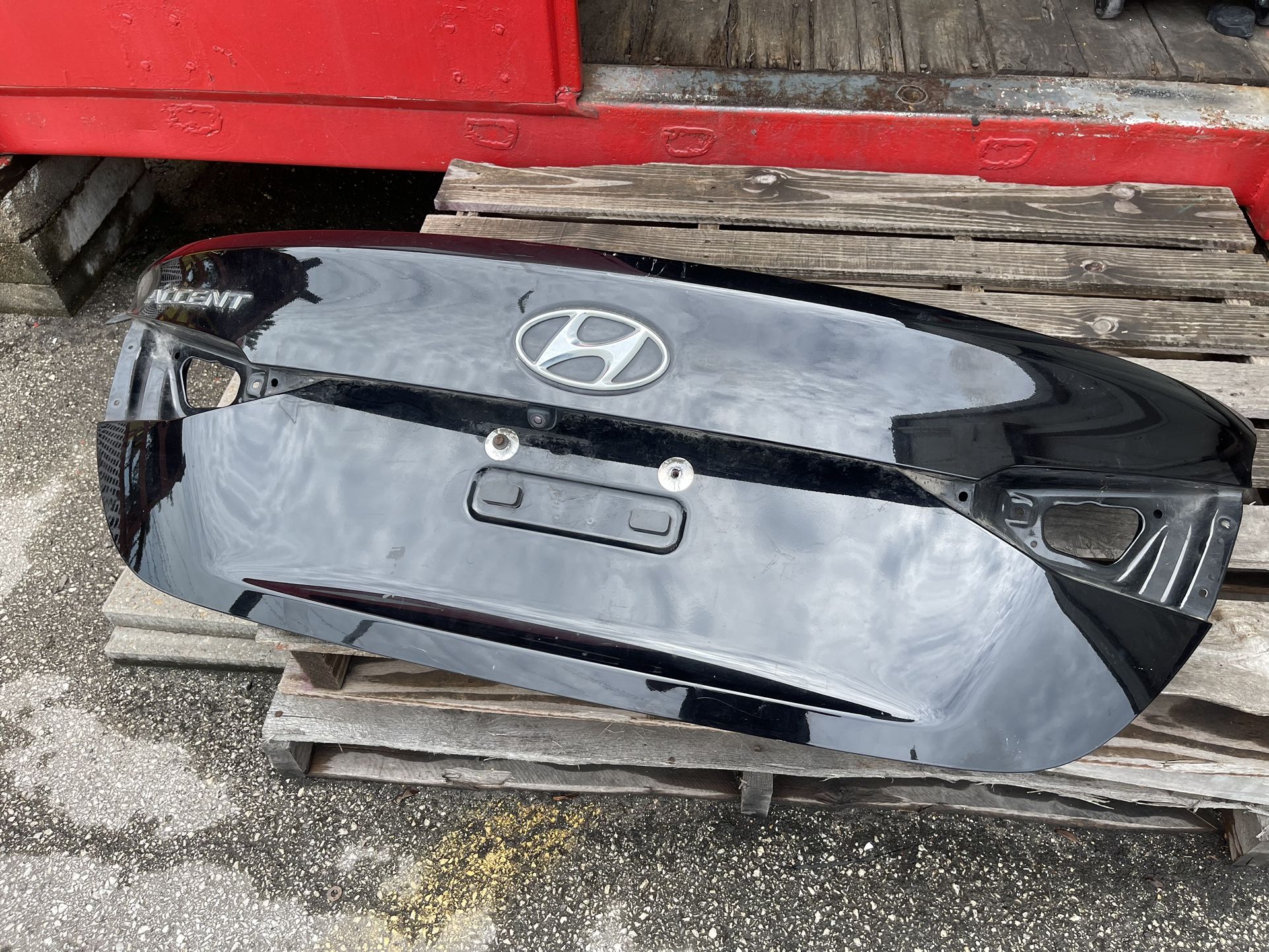 Hyundai Accent Trunk Decklid Tailgate Lift Gate